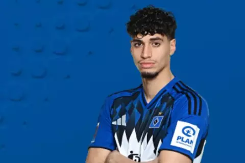 تواجد مصري في الدوري الألماني.. عمر عبد المجيد على مقاعد بدلاء هامبورج ضد بايرن ميونخ